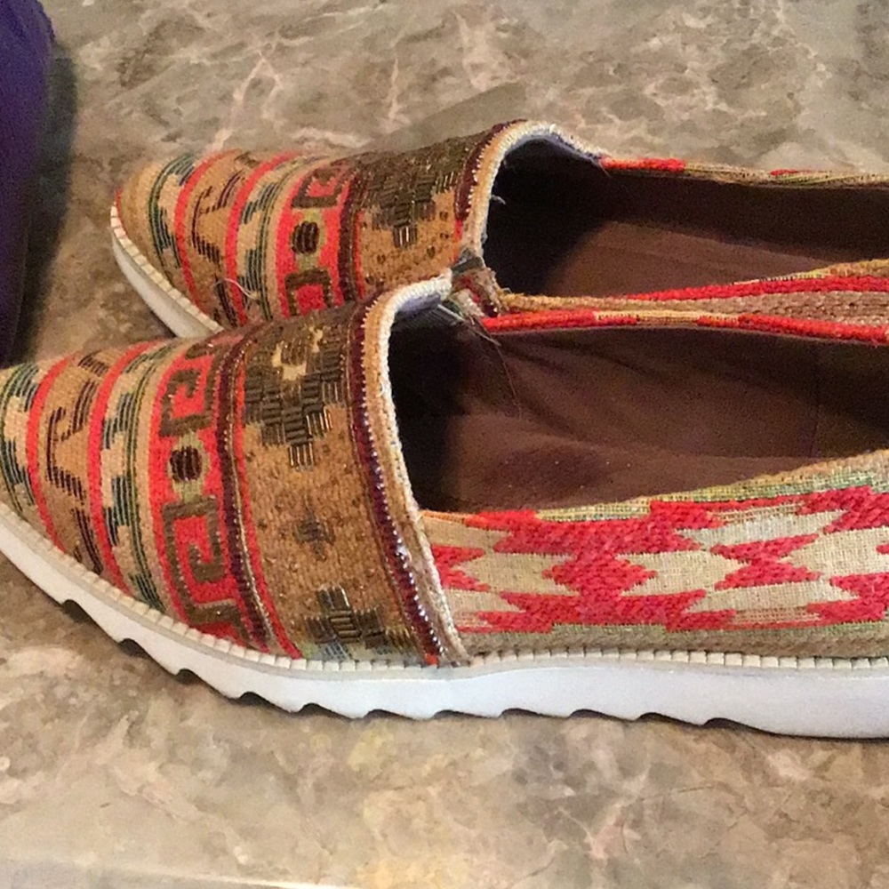 Shoe - Picture 2 of 4